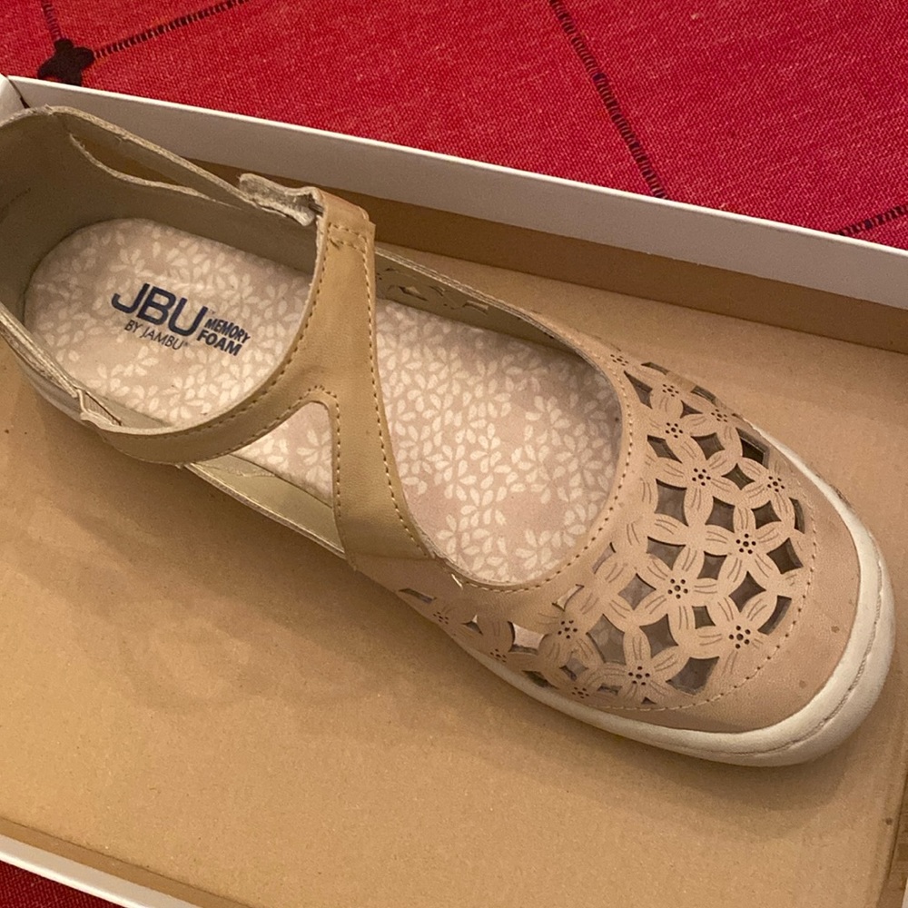 Size 9 Jambu Sandals